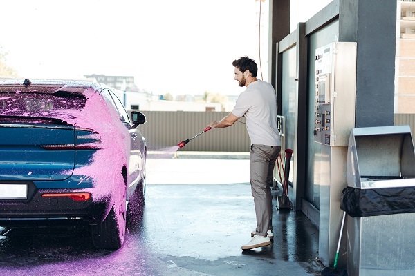 difference between car wash and detailing services shown on vehicles in Fresno California